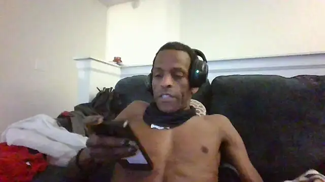 Snapshot of BadazzRXL chatting on 11/08/25, 02:20 BadazzRXL online show from 11/08/25, 02:20