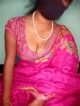 Snapshot of Queen_janu1 chatting on 03/05/25, 10:10 Queen janu1 online show from 03/05/25, 10:10