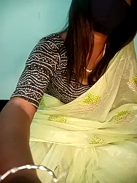 Snapshot of Queen_janu1 chatting on 03/08/25, 09:40 Queen janu1 online show from 03/08/25, 09:40