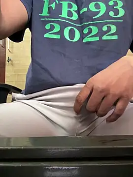 Snapshot of RightFielder chatting on 11/16/25, 09:58 RightFielder online show from 11/16/25, 09:58