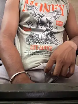 Snapshot of RightFielder chatting on 10/21/25, 07:30 RightFielder online show from 10/21/25, 07:30