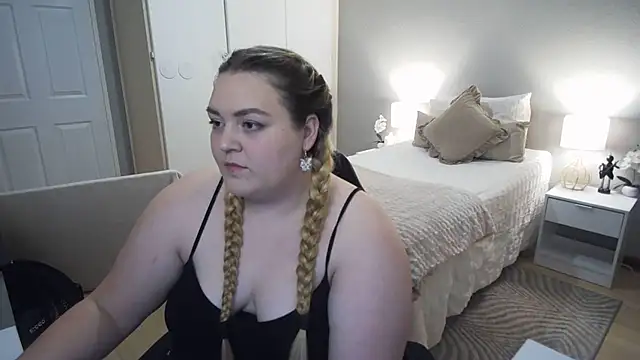 Snapshot of Neytjie chatting on 11/22/25, 06:07 Neytjie online show from 11/22/25, 06:07