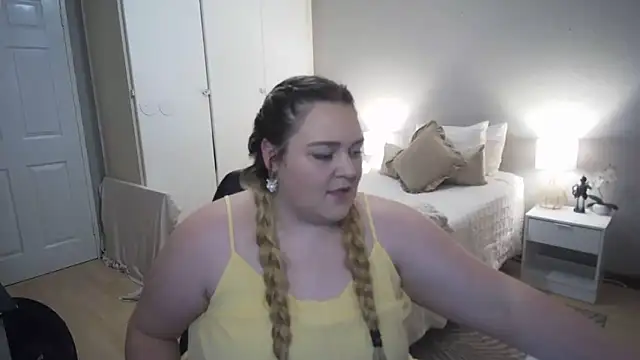 Snapshot of Neytjie chatting on 11/28/25, 06:41 Neytjie online show from 11/28/25, 06:41