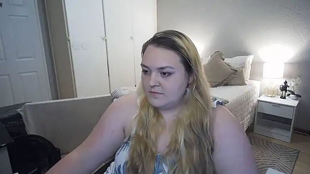 Snapshot of Neytjie chatting on 11/27/25, 06:08 Neytjie online show from 11/27/25, 06:08