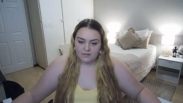 Snapshot of Neytjie chatting on 11/23/25, 06:07 Neytjie online show from 11/23/25, 06:07