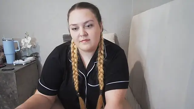 Snapshot of Neytjie chatting on 02/27/26, 05:57 Neytjie online show from 02/27/26, 05:57