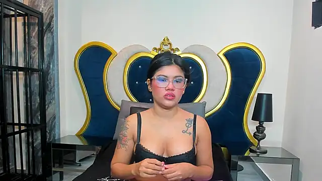 Snapshot of NovaMichel chatting on 12/01/25, 11:33 NovaMichel online show from 12/01/25, 11:33