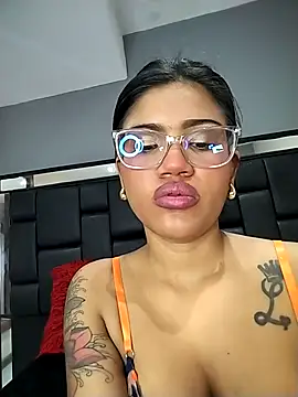 Snapshot of NovaMichel chatting on 09/23/25, 12:23 NovaMichel online show from 09/23/25, 12:23