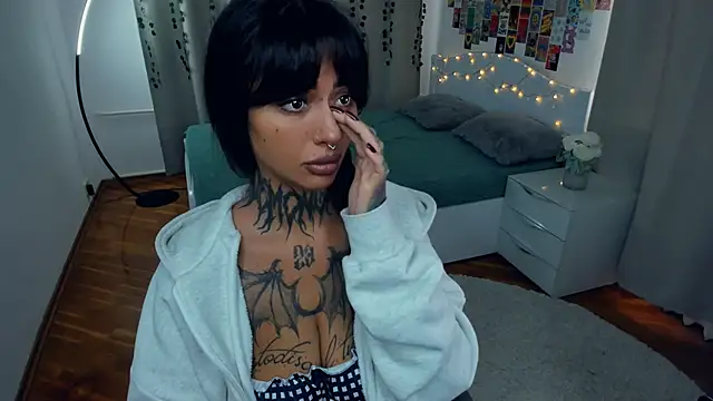 CharimgSabrina online show from 10/27/25, 07:09