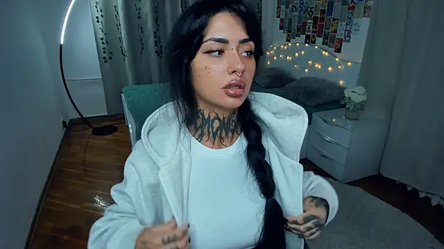 CharimgSabrina online show from 10/20/25, 06:26