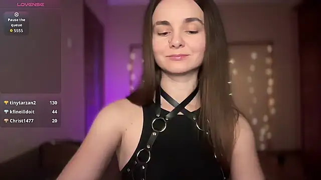 lanaloulou online show from 10/28/25, 11:03