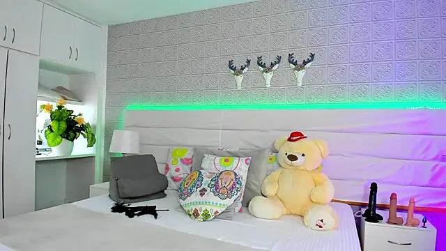 LeilaHiuston online show from 01/13/26, 08:13