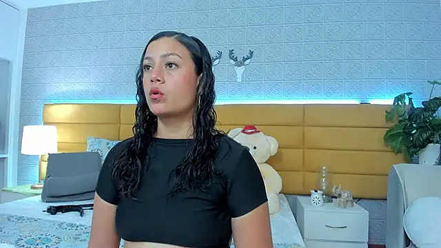 LeilaHiuston online show from 12/05/25, 08:17