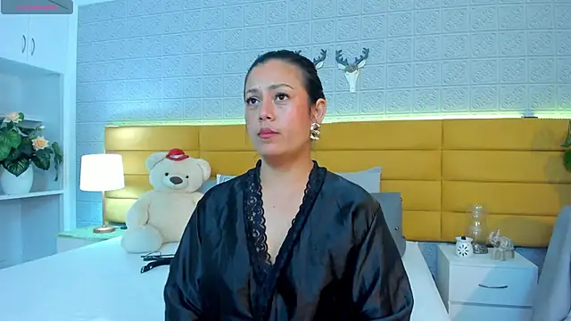 LeilaHiuston online show from 11/28/25, 07:14