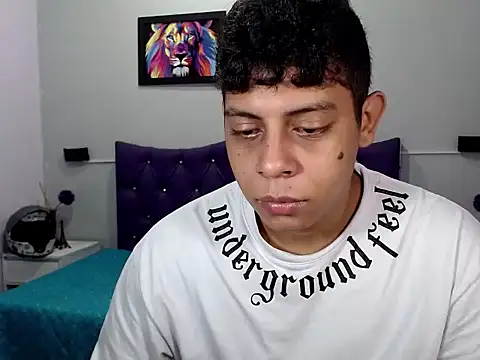 Snapshot of Alejandroo_22 chatting on 09/19/25, 01:37 Alejandroo 22 online show from 09/19/25, 01:37
