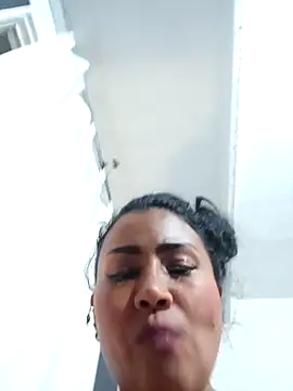 Ariana Rodriguez online show from 11/15/25, 12:25