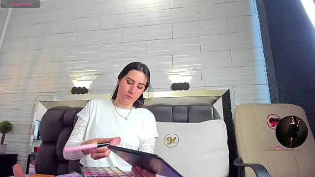 jade heartt online show from 10/24/25, 07:46