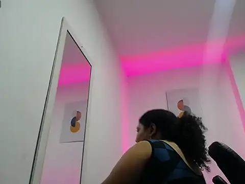 Ayliinn  online show from 06/07/26, 01:33