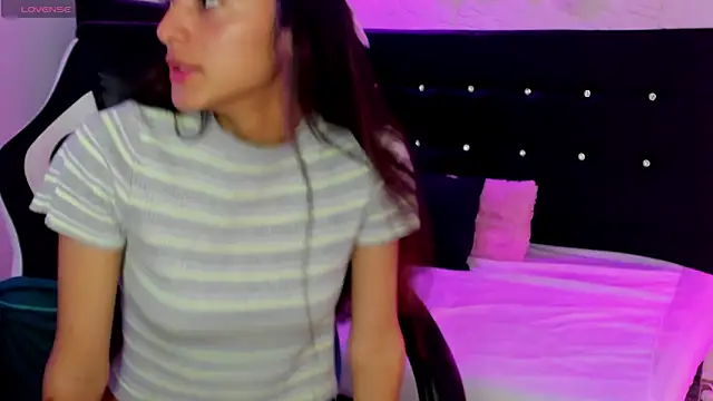 Snapshot of Valen_Person chatting on 03/20/25, 12:22 Valen Person online show from 03/20/25, 12:22