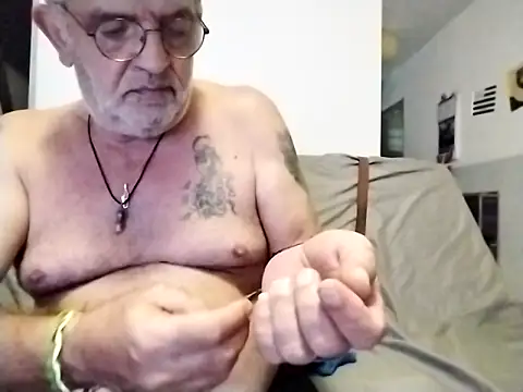 Snapshot of coolbrady17 chatting on 03/19/25, 04:45 coolbrady17 online show from 03/19/25, 04:45