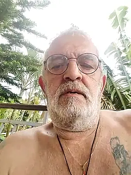 Snapshot of coolbrady17 chatting on 09/21/25, 05:45 coolbrady17 online show from 09/21/25, 05:45