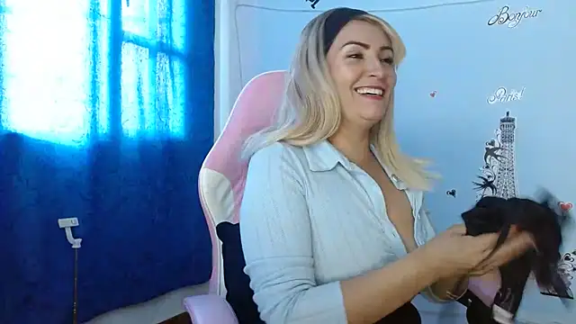 Snapshot of nanis_milf chatting on 04/19/26, 01:34 nanis milf online show from 04/19/26, 01:34