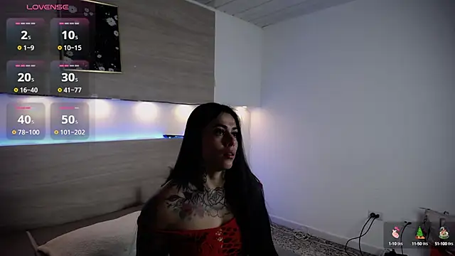 Snapshot of Cristal_Velle chatting on 10/06/25, 12:17 Cristal Velle online show from 10/06/25, 12:17