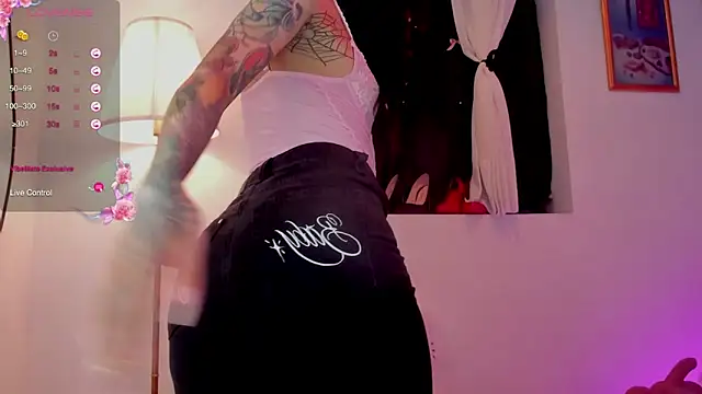 Snapshot of Dani_Valen chatting on 10/14/25, 11:14 Dani Valen online show from 10/14/25, 11:14