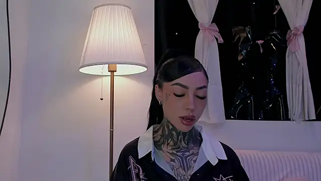 Snapshot of Dani_Valen chatting on 12/16/25, 12:48 Dani Valen online show from 12/16/25, 12:48