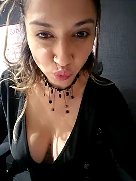 Isabella Varella online show from 10/31/25, 12:35