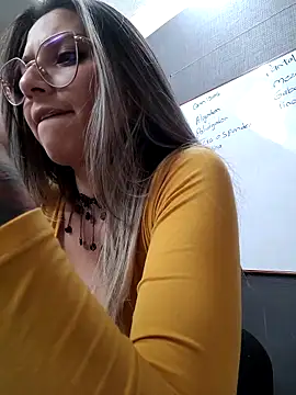 Snapshot of Isabella_Varella chatting on 03/18/25, 06:50 Isabella Varella online show from 03/18/25, 06:50