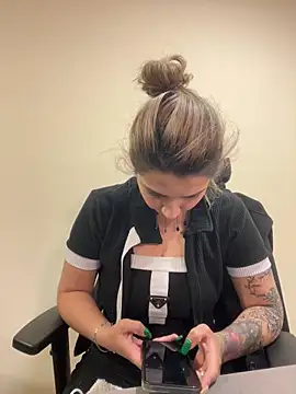 Isabella Varella online show from 03/02/26, 12:23