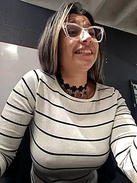Snapshot of Isabella_Varella chatting on 10/16/25, 01:14 Isabella Varella online show from 10/16/25, 01:14