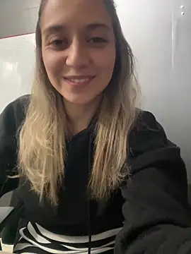 Isabella Varella online show from 02/04/26, 12:44