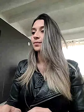 Snapshot of Isabella_Varella chatting on 03/17/25, 01:39 Isabella Varella online show from 03/17/25, 01:39