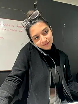 Isabella Varella online show from 12/04/25, 12:15