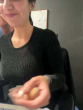 Isabella Varella online show from 11/11/25, 12:33