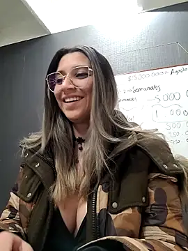 Snapshot of Isabella_Varella chatting on 03/14/25, 03:36 Isabella Varella online show from 03/14/25, 03:36