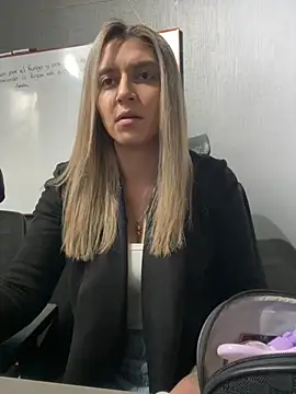 Isabella Varella online show from 01/15/26, 01:25