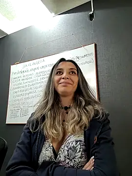 Snapshot of Isabella_Varella chatting on 03/11/25, 01:45 Isabella Varella online show from 03/11/25, 01:45