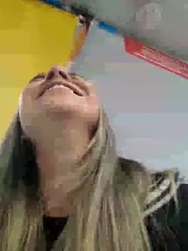 Snapshot of Isabella_Varella chatting on 03/04/25, 01:49 Isabella Varella online show from 03/04/25, 01:49
