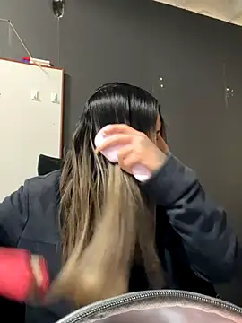 Isabella Varella online show from 11/21/25, 12:37