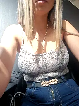 Snapshot of Isabella_Varella chatting on 09/26/25, 12:56 Isabella Varella online show from 09/26/25, 12:56