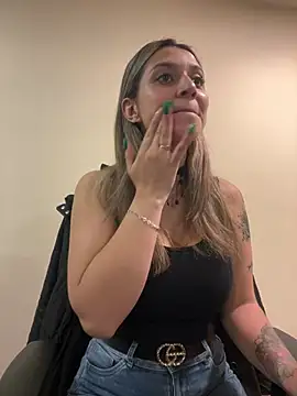 Isabella Varella online show from 02/25/26, 01:00