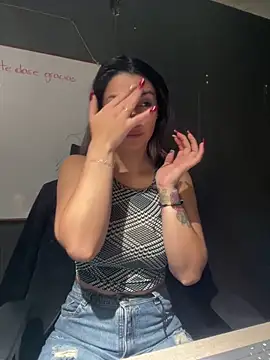 Isabella Varella online show from 12/05/25, 12:26