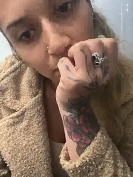 Isabella Varella online show from 02/16/26, 12:37