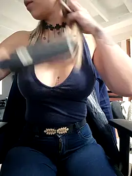 Snapshot of Isabella_Varella chatting on 10/09/25, 12:49 Isabella Varella online show from 10/09/25, 12:49