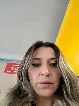 Snapshot of Isabella_Varella chatting on 03/10/25, 01:32 Isabella Varella online show from 03/10/25, 01:32