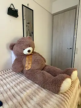 Snapshot of ZaraLuuv chatting on 03/18/26, 06:09 ZaraLuuv online show from 03/18/26, 06:09