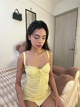 Snapshot of ZaraLuuv chatting on 03/13/26, 06:02 ZaraLuuv online show from 03/13/26, 06:02